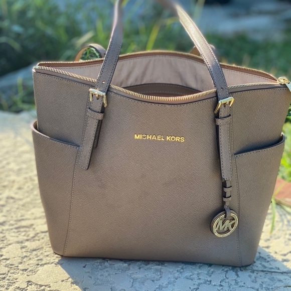 Michael Kors large Charlotte tote saffiano cross grain leather shoulder bag zip - Picture 3 of 15